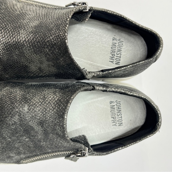 JOHNSTON & MURPHY Women’s Size 7 1/2 Silver Metallic Ankle Bootie - Picture 5 of 9